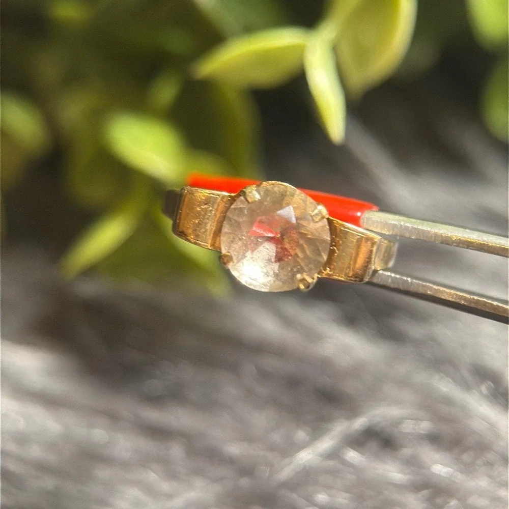10k Gold Circle Stone Ring